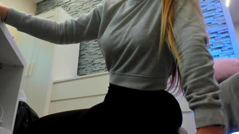 reina cummings online show from 4, 4, 2026