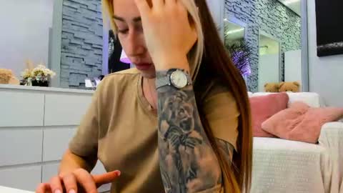 Snapshot of reina_cummings chatting on 20, 6, 2026 reina cummings online show from 20, 6, 2026