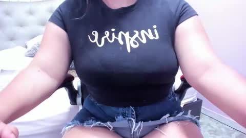 Snapshot of reina_loren chatting on 12, 3, 2025 reina_loren online show from 12, 3, 2025