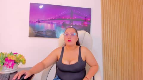 Reina Mia online show from 28, 4, 2026