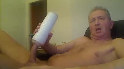 Snapshot of reini7211 chatting on 14, 11, 2025 reini7211 online show from 14, 11, 2025