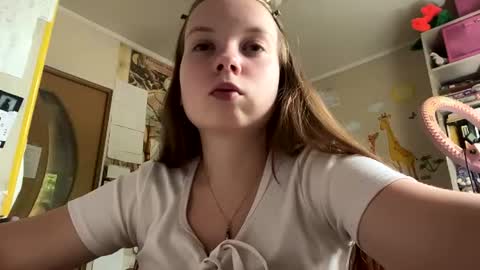Snapshot of renaeorabuena chatting on 17, 6, 2026 Annabel online show from 17, 6, 2026