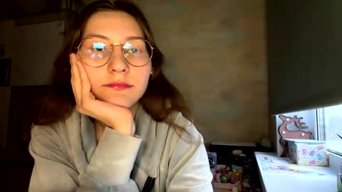 Mia online show from 6, 4, 2026