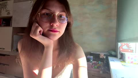 Mia online show from 9, 4, 2026