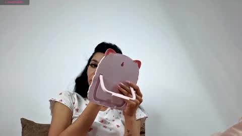 Snapshot of reneevoss chatting on 6, 5, 2026 Rena online show from 6, 5, 2026