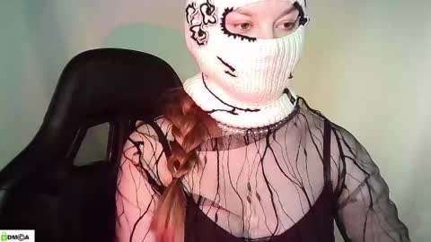 Renesme White Im here from Monday to Friday online show from 18, 5, 2026