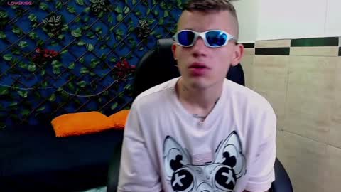 R E N E  online show from 11, 1, 2025