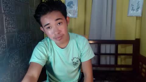 Snapshot of renzamora chatting on 28, 10, 2025 rnezamora online show from 28, 10, 2025