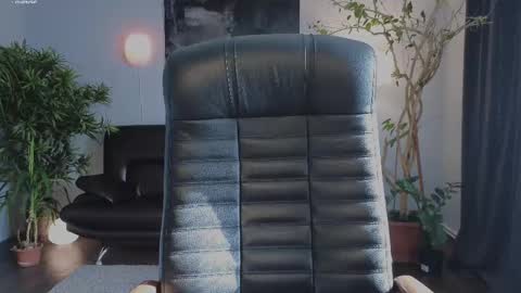 Laura online show from 12, 3, 2025