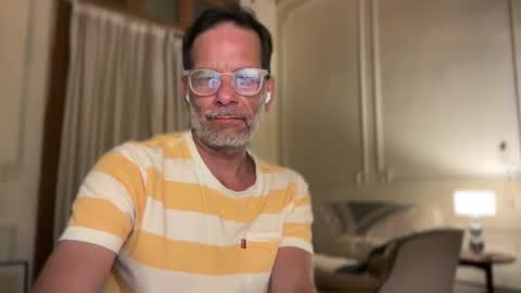 Snapshot of revoiralynch chatting on 4, 1, 2025 SonnyXXX online show from 4, 1, 2025