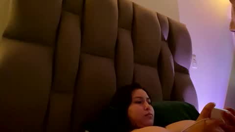 Rexa y blade  online show from 15, 10, 2025