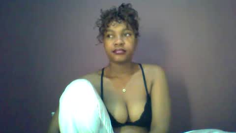 Snapshot of ricie001 chatting on 8, 6, 2026 ricie001 online show from 8, 6, 2026