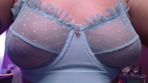 Snapshot of rikaraily chatting on 24, 12, 2024 Rika online show from 24, 12, 2024