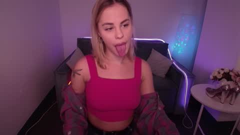 Snapshot of rikaraily chatting on 7, 2, 2025 Rika online show from 7, 2, 2025