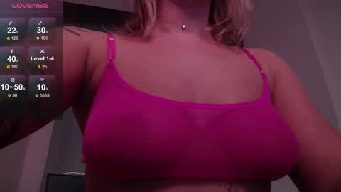 Snapshot of rikaraily chatting on 8, 3, 2025 Rika online show from 8, 3, 2025