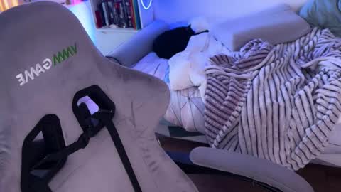   DianaBrite            fansl y online show from 6, 10, 2025