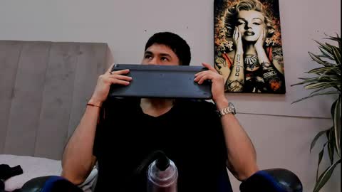 Snapshot of roan_birkin chatting on 4, 6, 2026 Roan Birkin online show from 4, 6, 2026