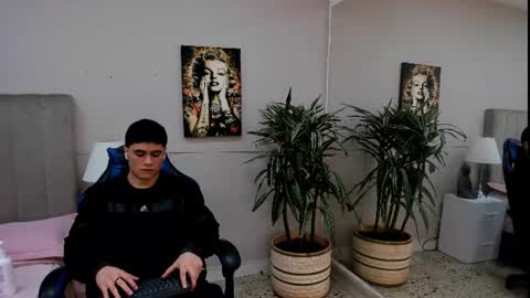 Snapshot of roan_birkin chatting on 9, 6, 2026 Roan Birkin online show from 9, 6, 2026