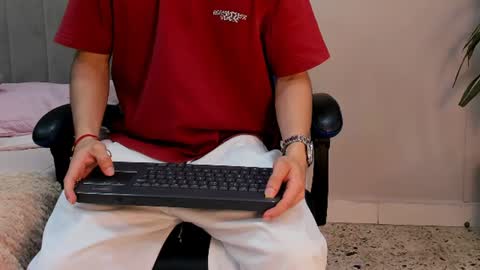 Snapshot of roan_birkin chatting on 12, 6, 2026 Roan Birkin online show from 12, 6, 2026