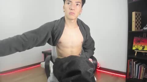 Snapshot of rofflust chatting on 16, 2, 2026 Roff Lust online show from 16, 2, 2026