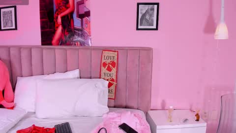 Snapshot of rolyloren chatting on 14, 2, 2025 Marcela online show from 14, 2, 2025