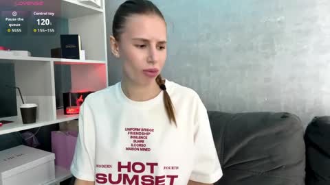 Snapshot of ronaldleidholt chatting on 6, 4, 2026 Ketlyn is here now help me get 50 thumbs up pls online show from 6, 4, 2026