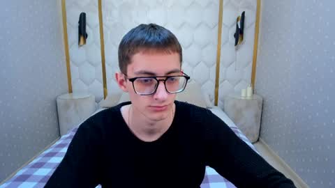 Snapshot of ronbevs chatting on 7, 5, 2026 ronbevs online show from 7, 5, 2026