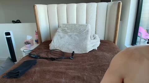 Snapshot of rosaliecaine chatting on 10, 5, 2026 Rosalie Caine online show from 10, 5, 2026