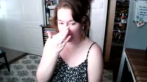 Snapshot of rose211994 chatting on 22, 12, 2025 Rose online show from 22, 12, 2025