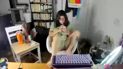 Snapshot of rose257044 chatting on 13, 10, 2025 rose257044 online show from 13, 10, 2025