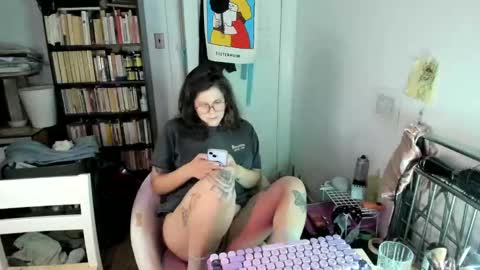 Snapshot of rose257044 chatting on 23, 11, 2025 rose257044 online show from 23, 11, 2025