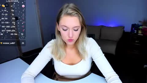 Snapshot of rose_brooks chatting on 29, 9, 2025 Rose but u can call me princess online show from 29, 9, 2025