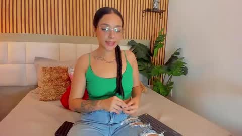 roseaurora online show from 8, 10, 2025