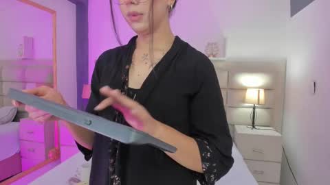 Snapshot of rosecassie chatting on 18, 2, 2025 Rose online show from 18, 2, 2025