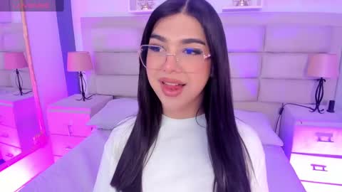 Snapshot of rosecassie chatting on 9, 9, 2025 Rose online show from 9, 9, 2025