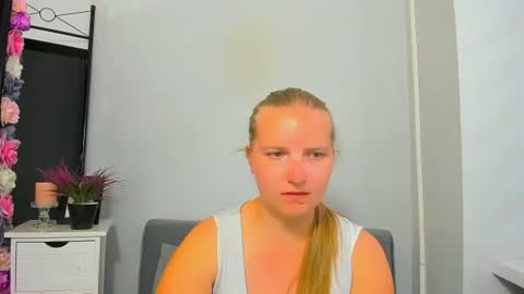 Snapshot of rosehypnotic chatting on 8, 6, 2026 Rose online show from 8, 6, 2026