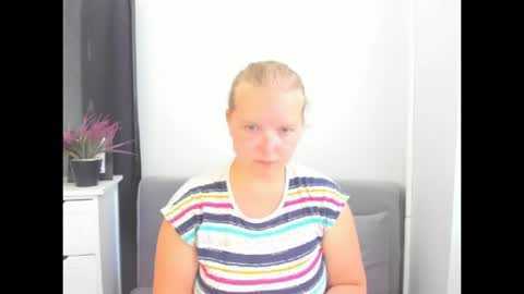 Snapshot of rosehypnotic chatting on 19, 6, 2026 Rose online show from 19, 6, 2026