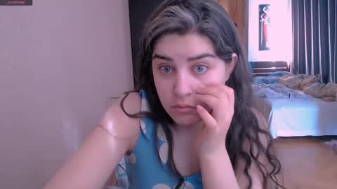 Snapshot of roselina_ chatting on 6, 3, 2025 Rose online show from 6, 3, 2025