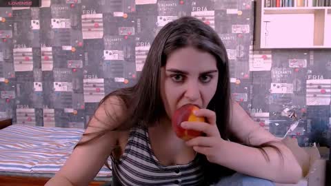 Snapshot of roselina_ chatting on 22, 9, 2025 Rose online show from 22, 9, 2025