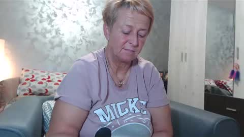 Lovepinklilly online show from 28, 1, 2025