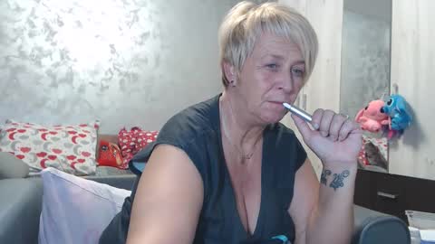 Lovepinklilly online show from 28, 10, 2025