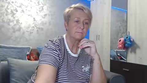 Lovepinklilly online show from 20, 11, 2025