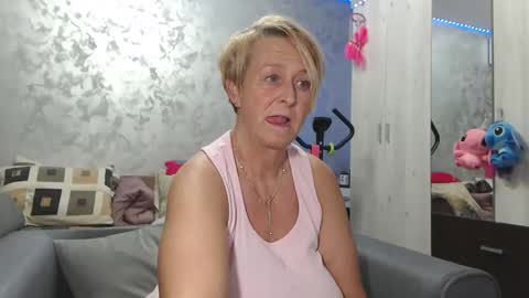 Snapshot of roses_and_lillies chatting on 15, 5, 2026 Lovepinklilly online show from 15, 5, 2026