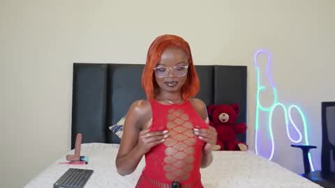 Snapshot of roses_rred chatting on 12, 12, 2024 roses_rred online show from 12, 12, 2024