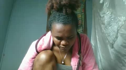 Snapshot of rosia22 chatting on 7, 10, 2025 rosia22 online show from 7, 10, 2025