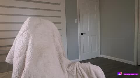 Snapshot of rosiebones chatting on 28, 4, 2026 Rosie Bones online show from 28, 4, 2026