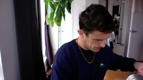 Snapshot of rosscollab chatting on 12, 11, 2025 RossCollab online show from 12, 11, 2025