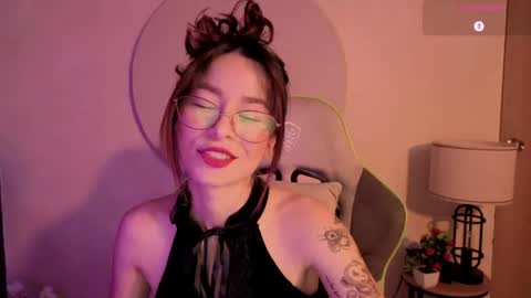 Snapshot of rosse_98_ chatting on 22, 6, 2026 Miss Rosse online show from 22, 6, 2026
