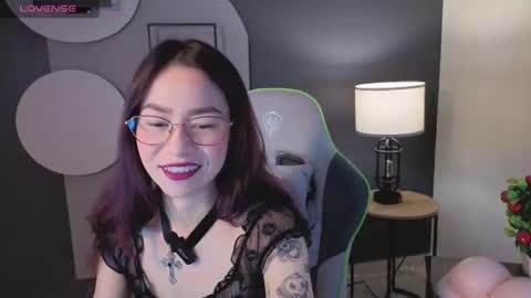 Snapshot of rosse_98_ chatting on 9, 7, 2026 Miss Rosse online show from 9, 7, 2026