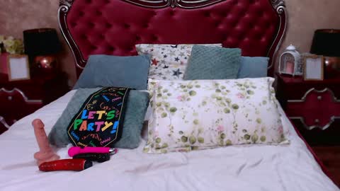 Snapshot of rossecougar_x chatting on 7, 2, 2025 Rosse Cougar online show from 7, 2, 2025